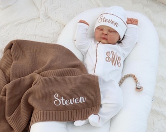 Personalized baby coming home outfits, baby blanket, Monogrammed baby outfit, Personalized blanket, embroidered baby blanket