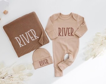 Personalized baby outfit set with cotton knit blanket, matching bodysuit and hat. Perfect newborn gift for baby shower or homecoming