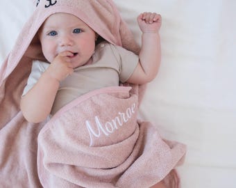 Personalized hooded baby towel with embroidered name, soft, cozy & perfect for bath time, newborn gifts, and baby showers.