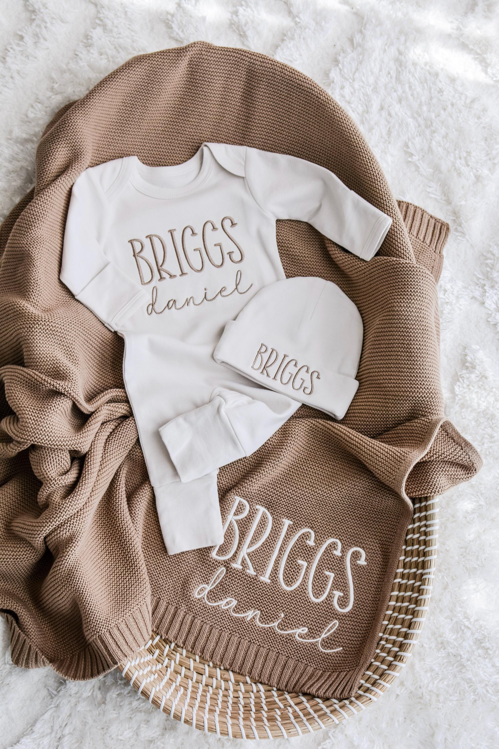 Baby outfit set with cotton knit blanket, personalized newborn gift, baby shower, homecoming set, baby bodysuit with matching hat