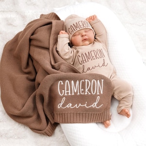Personalized baby outfit set with cotton knit blanket, matching bodysuit and hat. Perfect newborn gift for baby shower or homecoming