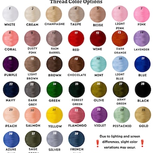 Peut inclure: Un nuancier de 39 couleurs de fil, chacune dans un cercle num&eacute;rot&eacute;. Les couleurs vont du blanc au noir, avec des nuances de rose, de bleu, de vert et de jaune. Le texte en haut indique "Options de couleur de fil."