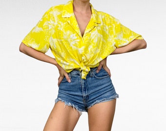 VINTAGE | Sunny Yellow White Tropical Print Coastal Breeze Short Sleeve Button Down Shirt