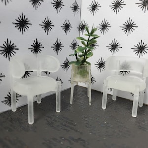 Miniature &#39;Hug Me&#39; Chair (Set of 2) (1:24 Scale)