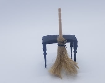 Miniature Broom (1:24 Scale)