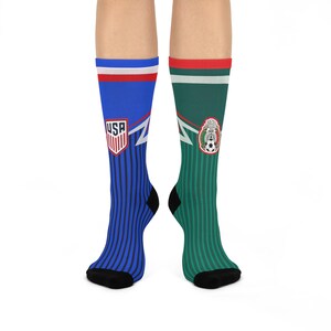 Calcetines de fútbol con diseños diferentes de México y Estados Unidos / Diseño retro de la camiseta del Mundial 2014 / Regalo mexicano-americano / Para aficionados al fútbol de El Tri y la selección nacional de Estados Unidos imagen 4