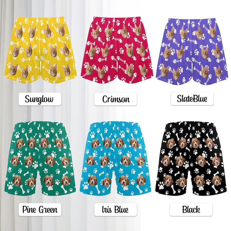 K&ouml;nnte beinhalten: Sechs Shorts in den Farben Sunglow, Karmesinrot, Schieferblau, Tannengr&uuml;n, Irisblau und Schwarz. Jedes Paar zeigt ein wiederkehrendes Muster aus einem Hundegesicht und entweder Fischgr&auml;ten oder Pfotenabdr&uuml;cken. Beschriftungen: Sunglow, Crimson, SlateBlue, Pine Green, Iris Blue, Black.