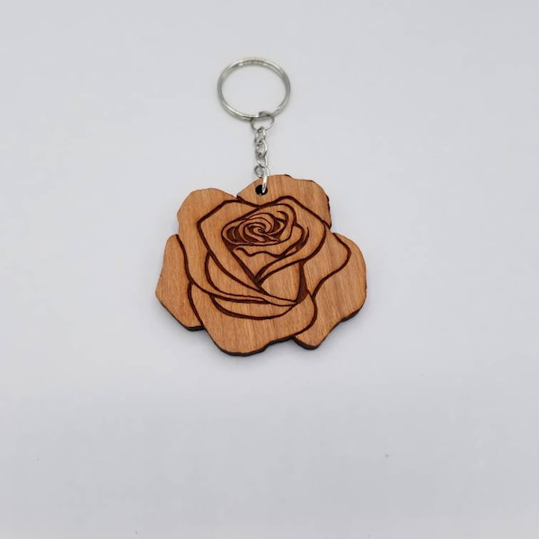 Houtverbrande roos sleutelhanger, houten roos sleutelhanger, houtverbrande bloem sleutelhanger, walnoot sleutelhanger, gegraveerde roos sleutelhanger