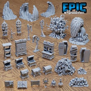 Peut inclure: Une collection de miniatures grises de décors et d'accessoires fantastiques, comprenant des formations rocheuses, des cages, des armoires, des coffres, des cercueils, un arbre avec des crânes et un tas de squelettes. Le logo "Epic Miniatures" est visible en haut à droite.