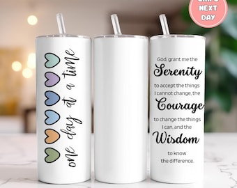 Regalos de recuperación para mujeres y hombres / Vaso "Un día a la vez" / Taza de viaje para la sobriedad / Vaso delgado / Regalo de motivación para la sobriedad / Oración de serenidad