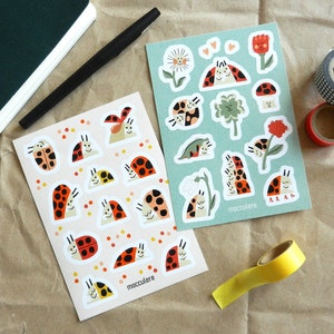 Pikapoka stickervel van Mocculere/Pack van twee vinyl glanzende stickervellen/Journal Planner Notebook/decoratieve lieveheersbeestjes en bloemen