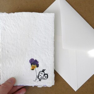Ladybug et Ballon Pansy Carte de vœux faite à la main par Mocculere / Lino Print sur papier recyclé / Carte vierge coupée à la main avec enveloppe