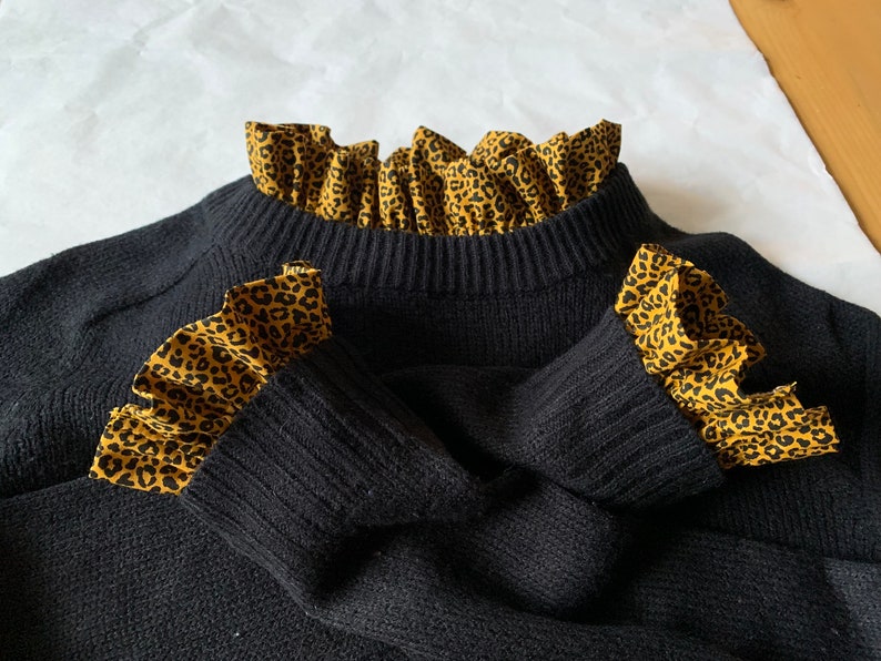 Col et manches coton léopard image 2