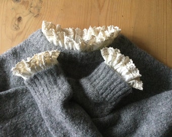 removable elasticated Victorian collar