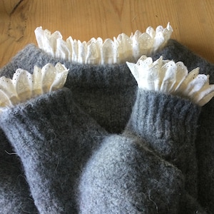 detachable ecru Victorian collar