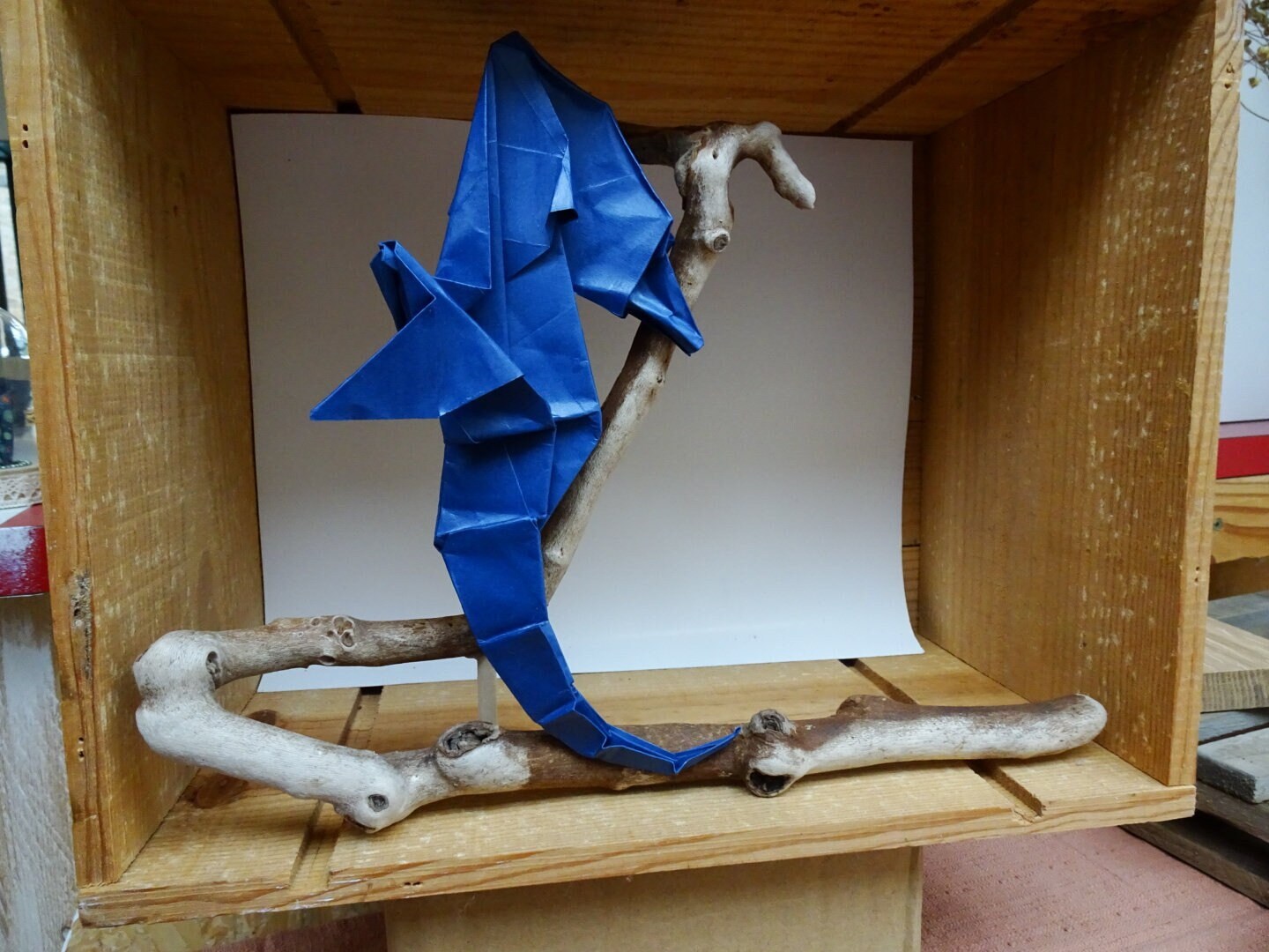 Hippocampe en Origami sur Bois