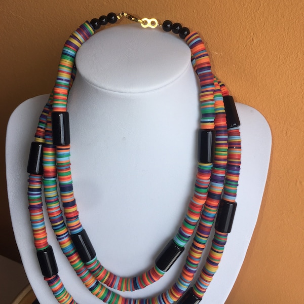 Afrikanische Jigida Perlenkette für Frauen. Wunderschöne farbige Perlenstreifen. Geeignet für Mädchen und Frauen. Sommer- und Strandmode...