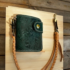 Cartera Biker Hecha a Mano, Cartera de Cuero Artesanal elaborada con ACEITE DE GAUCHO, Cuero Italiano REPUJADO, Cartera con cadena hecha a mano, Cartera con cadena