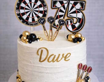 Adorno personalizado para tarta de cumpleaños con forma de dardos: nombre y edad personalizados. Decoración con temática de pub.