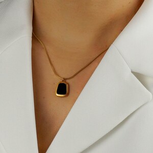 Gouden roestvrijstalen geometrische ketting, slangenkettinghanger, zwart witte minimalistische stijl waterdichte sieraden