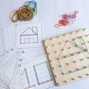 Geoplano Montessori de madera con tarjetas de tareas