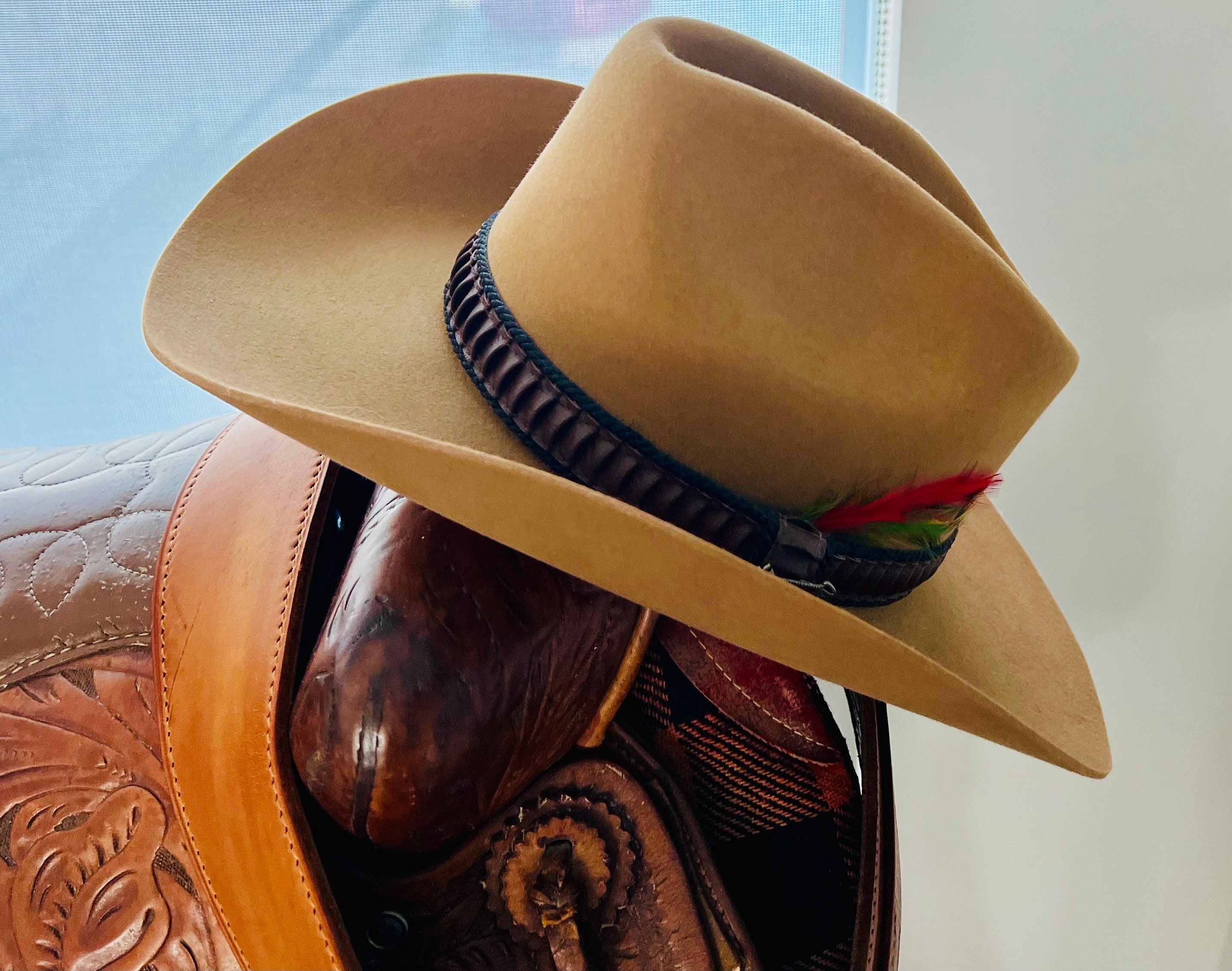 Vintage Stetson 4X Beaver Felt Cowboy Hat in Tan With Vintage Stetson 4X Beaver Felt Cowboy Hat in Tan With