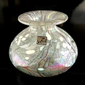 英国 花瓶Isle of Wight Glass by Lilac Isle of Wight 'lilac Flower Garden' Glass Vase, Michael