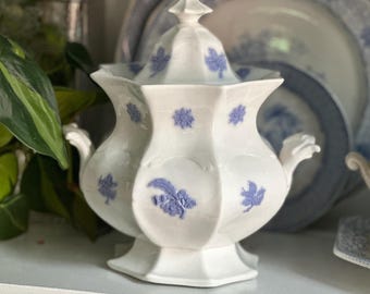 Antique Chelsea Blue Thistle/Sprig Lidded Sugar Bowl
