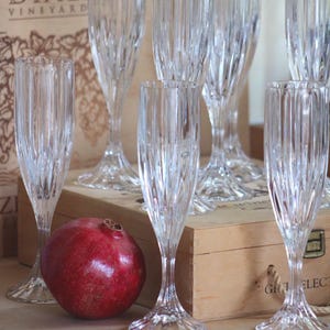 Set of 4 Vintage Champagne Flute Glasses Vintage Glassware Vintage Barware Decor Wedding Glasses Holiday Glassware Christmas Champagne Toast