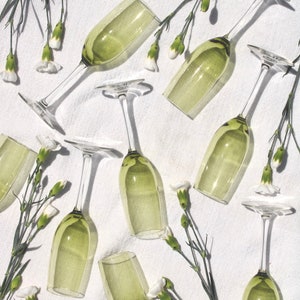 Juego de 6 copas de champán vintage verdes, cristalería vintage de colores, copas de champán vintage, vajilla de bar, copas de boda MCM modernas de mediados de siglo.