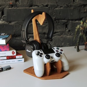 Personalized Wooden Controller & Headphone Stand: Gamer Gift