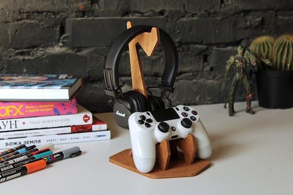 Personalized Wooden Controller & Headphone Stand: Gamer Gift