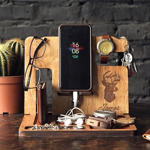 Custom docking station, Charging Station, Wooden dock station, Gift for Men, Tech Gift, Personalized Wooden Organizer, gift for him