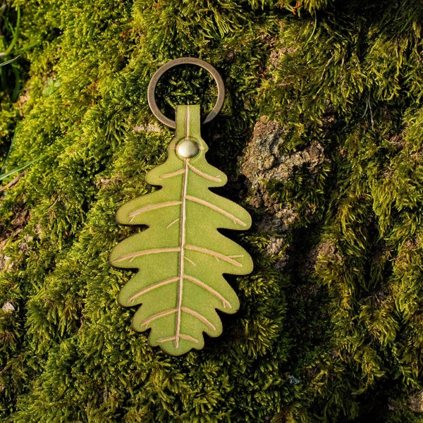 Oak leaf keyring