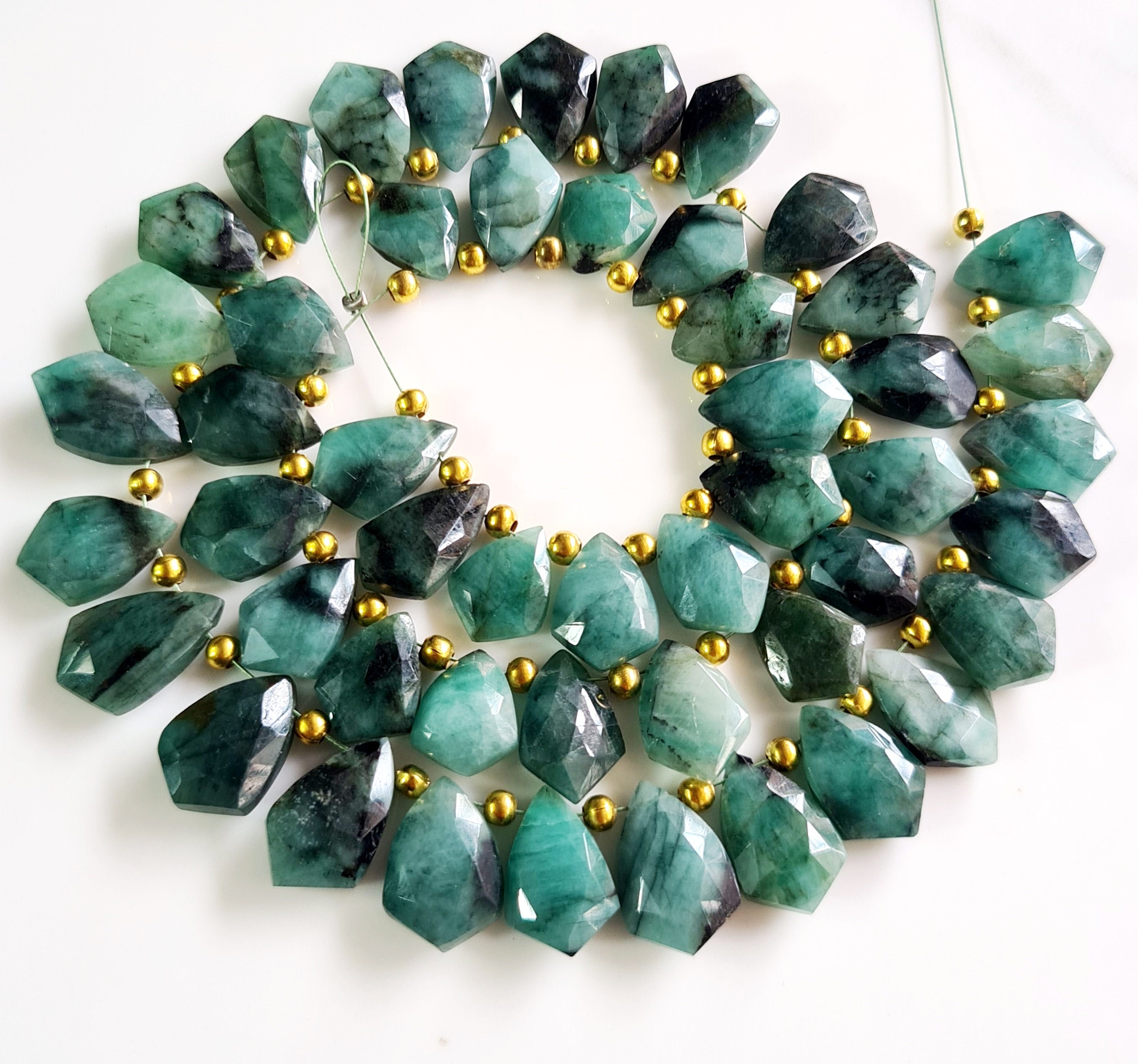 Natural Emerald Gemstone Arrow Beads - Faceted Briolette, 10-Piece Set (8x11 to 8x14 MM)