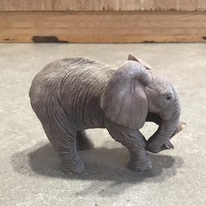 Small Tuskers elephant Figurine with Paw Print 1994, Resin elephant figurine