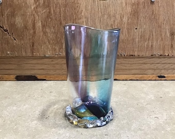 ムラーノスタイルのアートガラスの花瓶：サイン入り吹きガラスの装飾