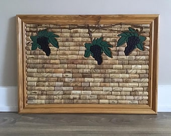 Arte vintage en corcho de vino: Cuadro de uvas con marco (26 x 18,3 pulgadas)