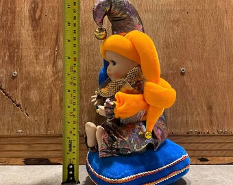 ヴィンテージ磁器製道化師人形：マルディグラのゼンマイ式オルゴール 