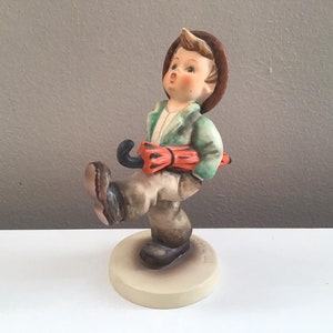 Goebel Hummel Figurine #109/0 Happy Traveler