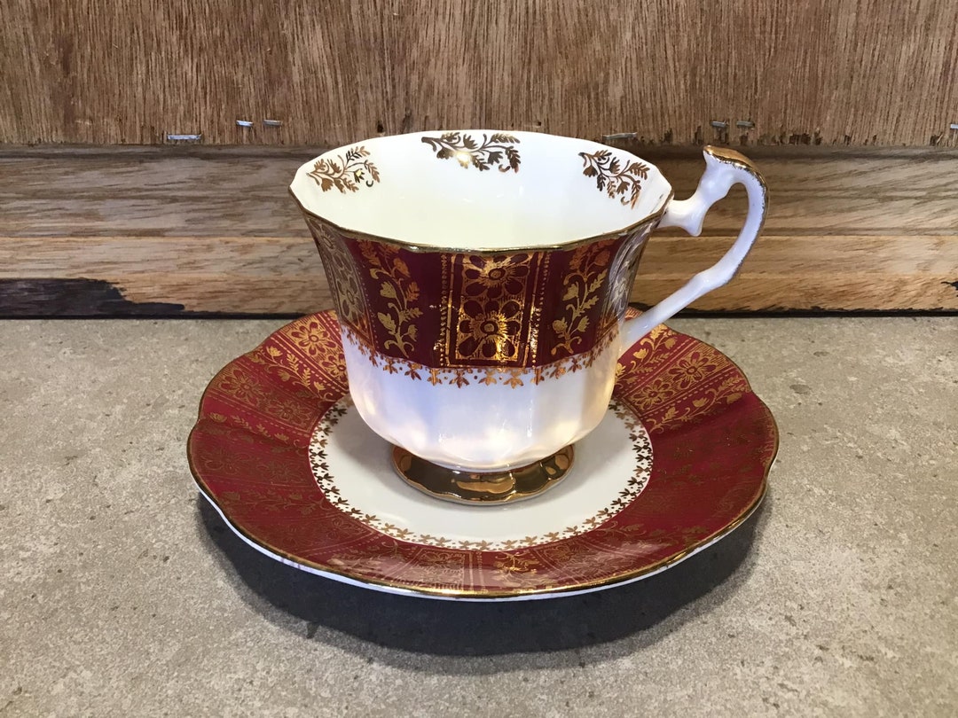 Vintage Elizabethan Fine Bone China Vintage Tea Cup and Saucer Gold