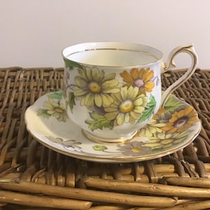 Vintage Daisy Cup And Saucer Royal Albert Flower Of The Month Series Hand Painted Bone China England Hampton Cup Shape Gold Trim 1950s