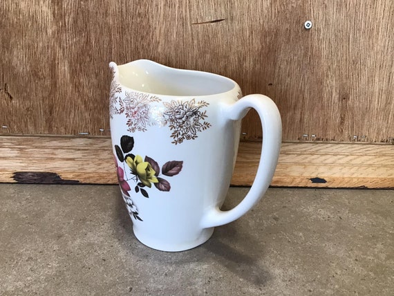 ヴィンテージ ロードネルソン陶器 花柄ピッチャー：24金装飾を施した