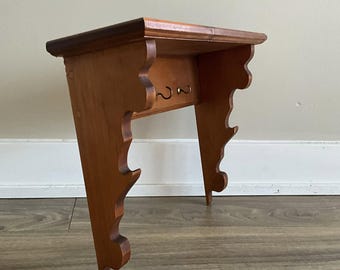 Estantería de pared de madera vintage con 3 ganchos