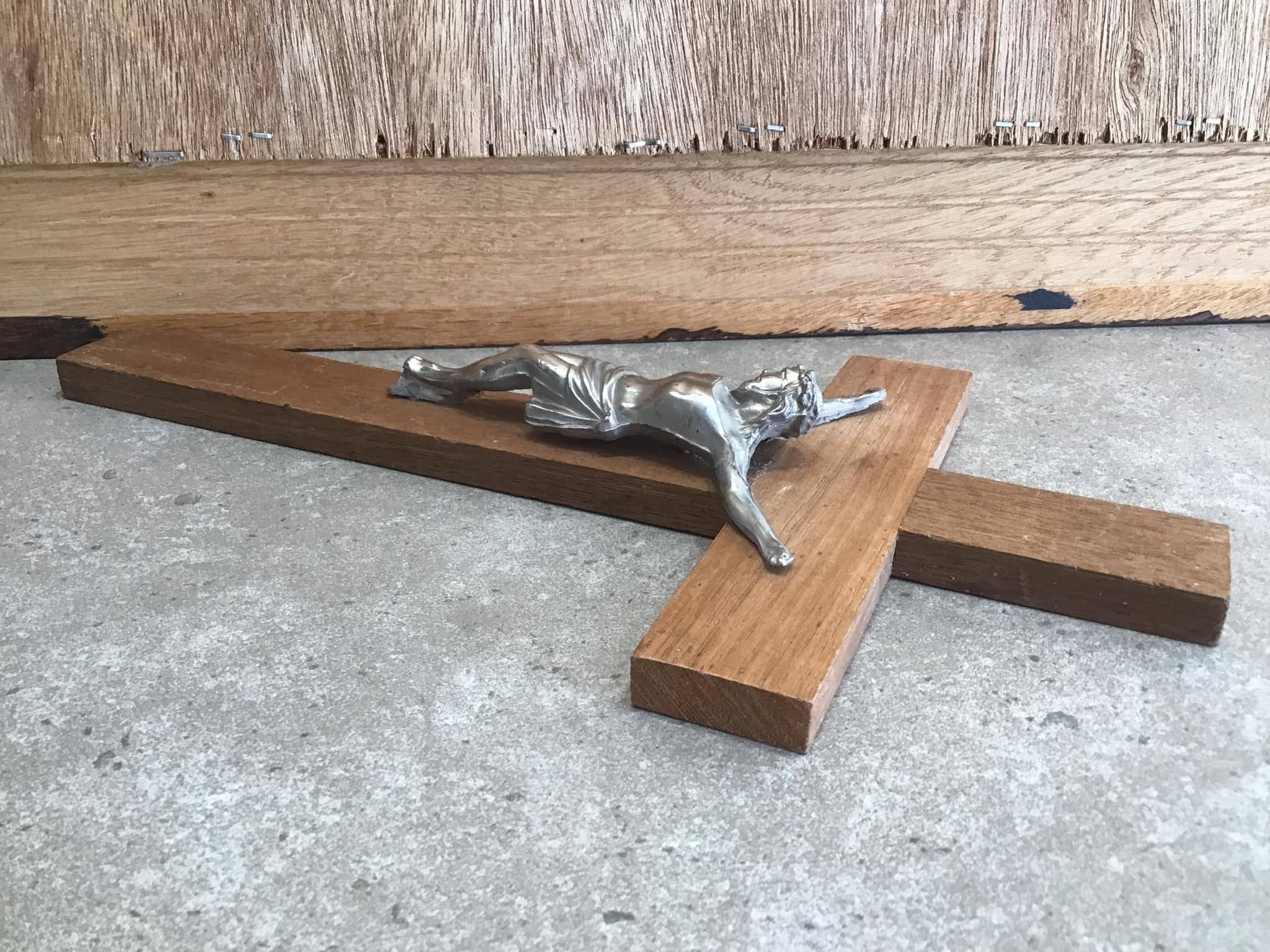 ヴィンテージの木製＆金属製十字架 - ミッドセンチュリーの宗教的な