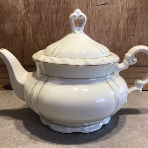 Vintage Bavaria Teapot Ivory 1930s Made in Germany, Fine German Porcelain