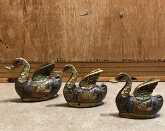 Vintage Made in India Brass Swan Trio, Set of 3 Enamel Hand-Painted Brass Birds, Boho Home Decor, Collectible Indian Brass Art, Swan Family
