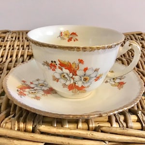 Antique George V (1930s) Wood&#39;s Ivory Ware Pattern 355 Bone China Tea cup and Saucer Made in England, Orange and White Floral