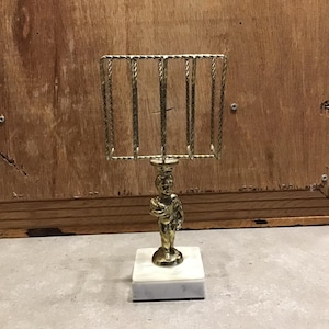 Servilleta de latón vintage o soporte para cartas, soporte de querubín de metal sobre base de mármol, decoración elegante vintage para el hogar, decoración de baño/tocador vintage