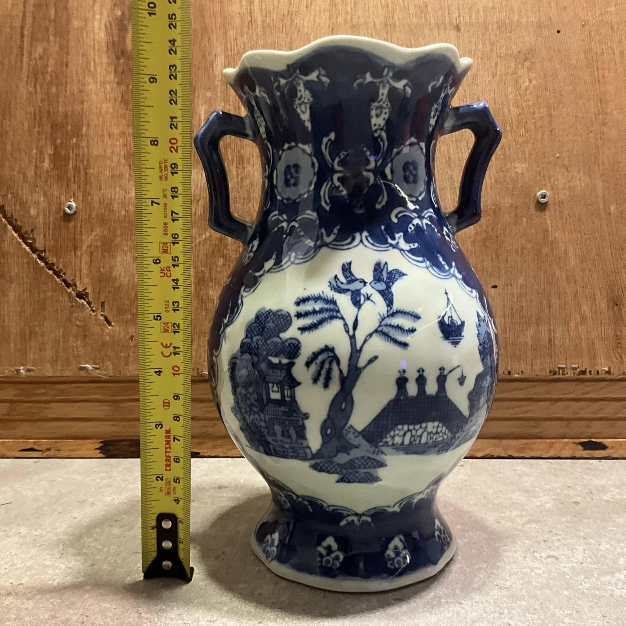 ヴィンテージ ブルー&ホワイト スカラップエッジ 花瓶 2 ハンドル